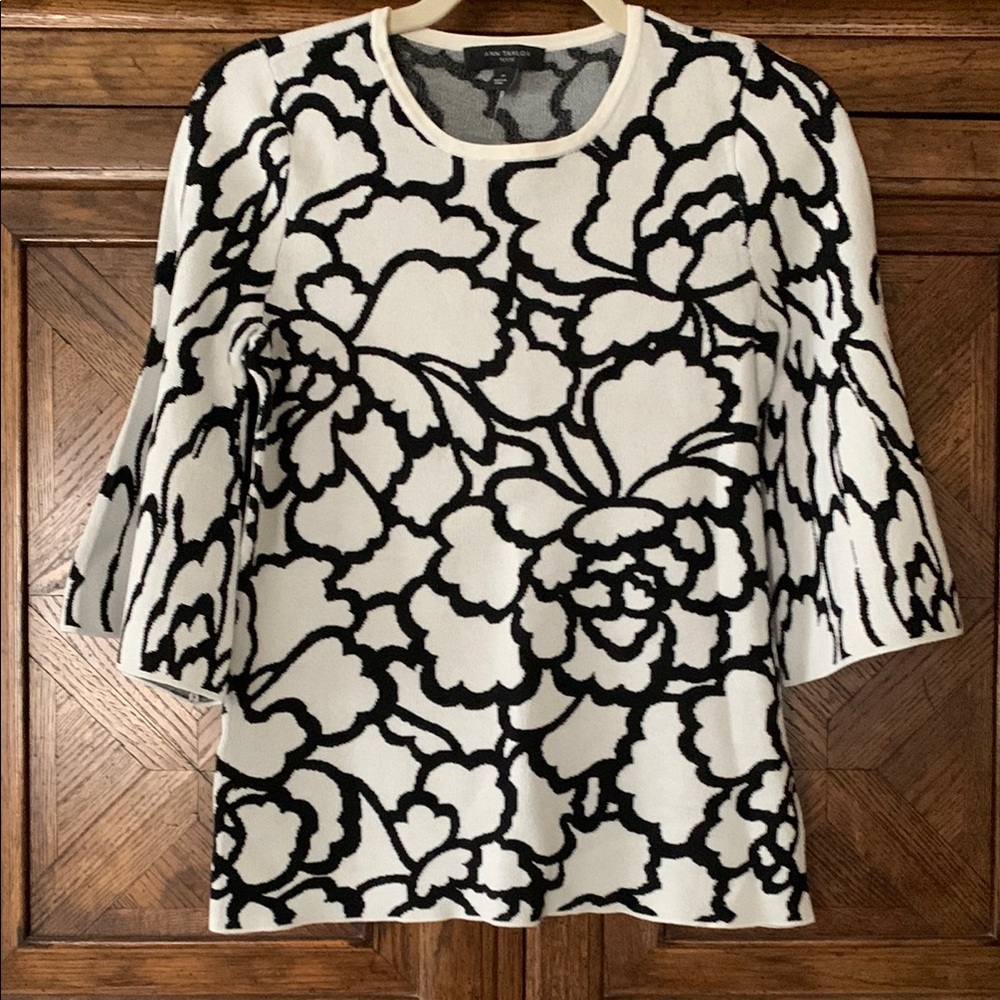NWT Ann Taylor Black and White floral Women knit top.  Perfect condition!